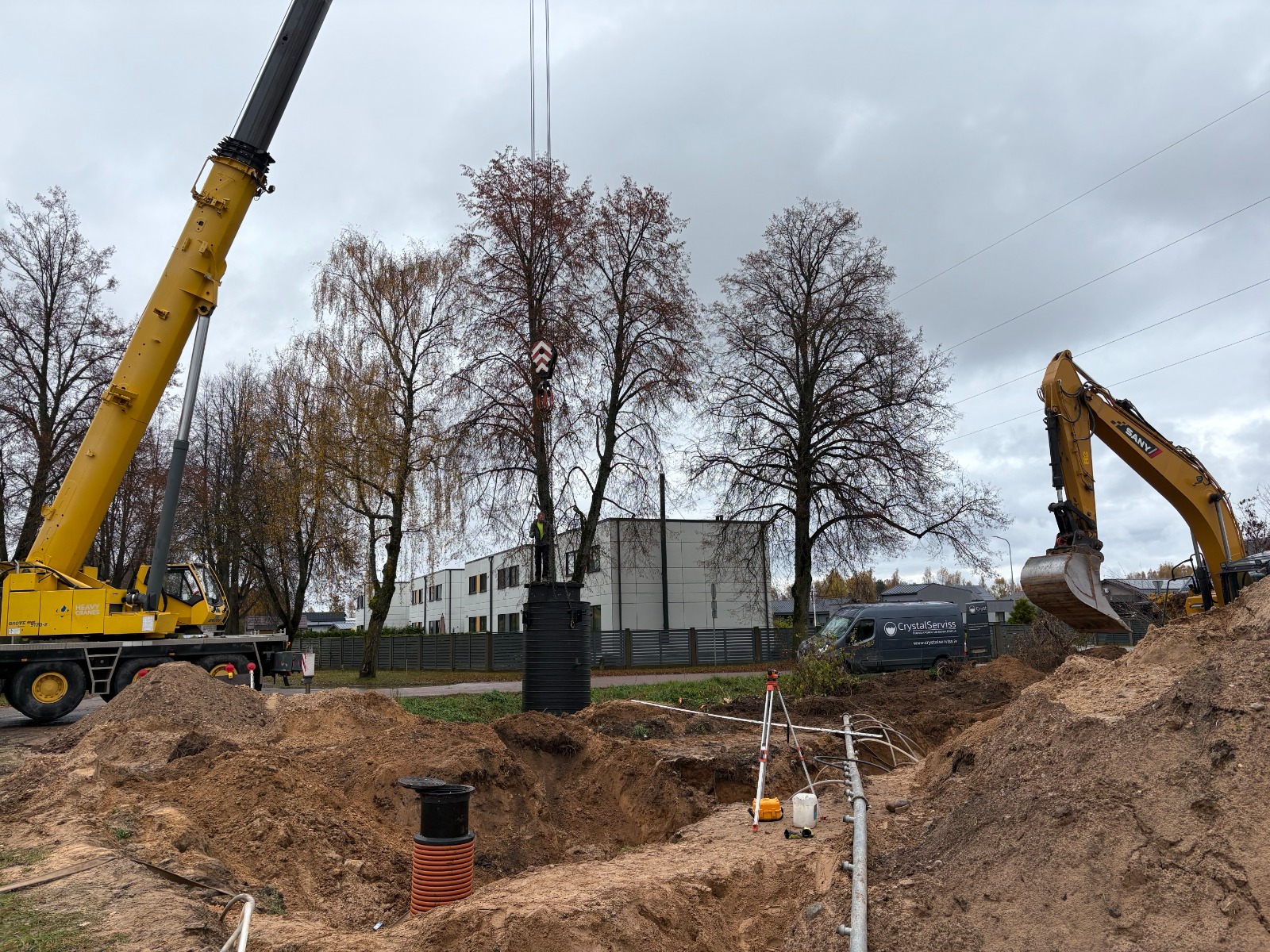 KSS sūknētavas uzstādīšana ar celtni