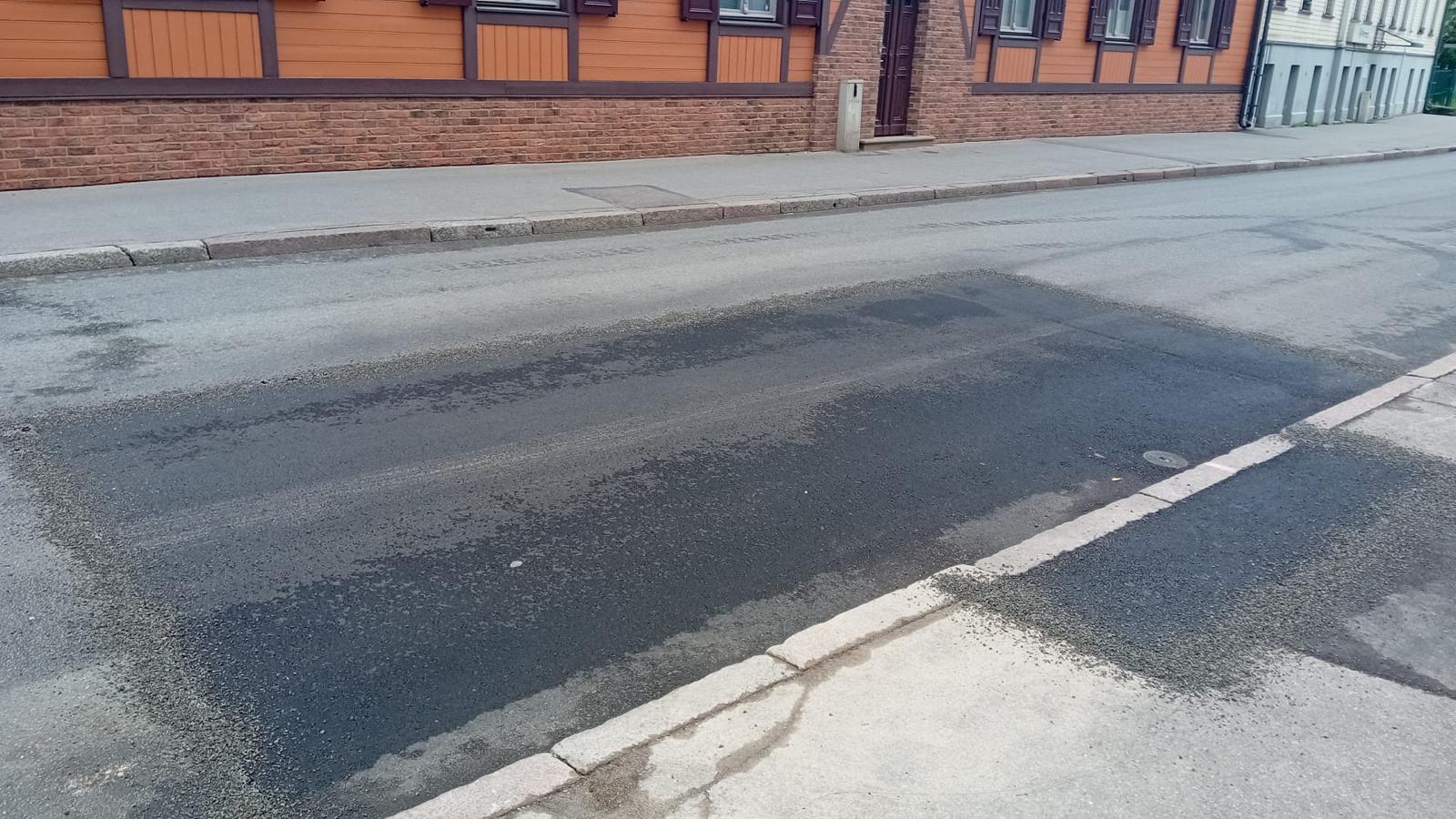 Atjaunots asfalta segums pēc darbu pabeigšanas